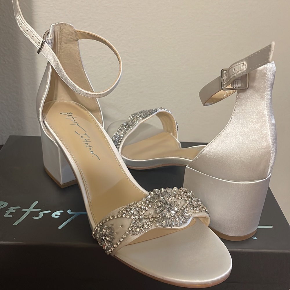 BETSY JOHNSON Mel Block Heels